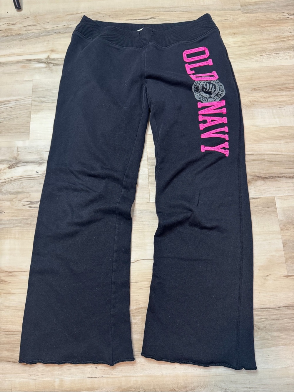 Vintage Y2K Old Navy women’s' Black Sweatpants with Pink Logo